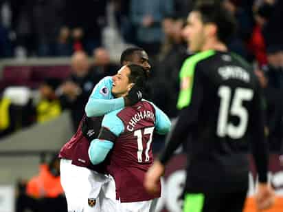 El atacante azteca marcó el gol del empate para el West Ham este fin de semana ante Sounthampton.