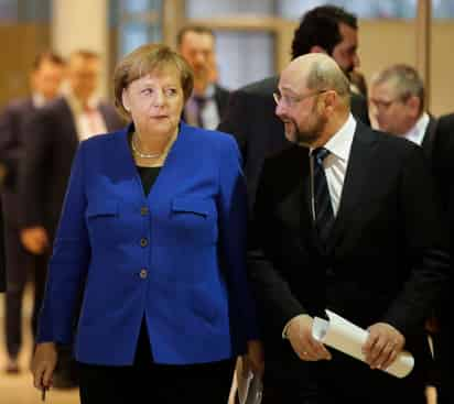 Partidos. Angela Merkel y Martin Schulz lideran las negociaciones formales para la coalición. (AP)