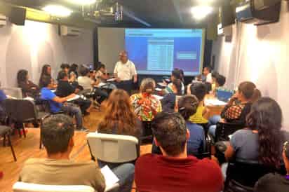 Capacitación. Impartirán pláticas informativas para apoyar a jóvenes que buscan emprender sus negocios. (EL SIGLO DE TORREÓN)