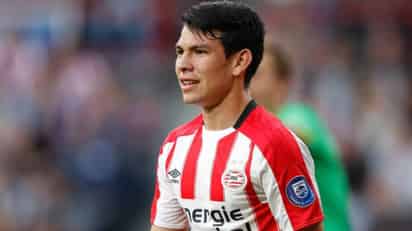 Lozano abrió la cuenta con un certero cabezazo al minuto cuatro, con lo cual llegó a 12 goles y ahora lidera en solitaria la tabla de máximos romperredes del futbol holandés, uno más que Steven Berghuis del Feyenoord. (ARCHIVO)