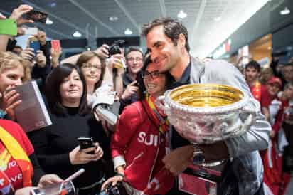 Federer ocupa actualmente el segundo lugar del ranking del circuito, con nueve mil 605 puntos, a 155 del líder de la clasificación, Rafael Nadal. (ARCHIVO)