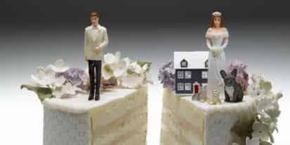 Bodas. Antes de firmar elija bien por que tipo de régimen se quiere casar, si sociedad conyugal o bienes separados. (ARCHIVO)