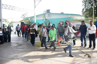 Programa. Siguen con el programa de mejora a las escuelas del municipio de Lerdo. 