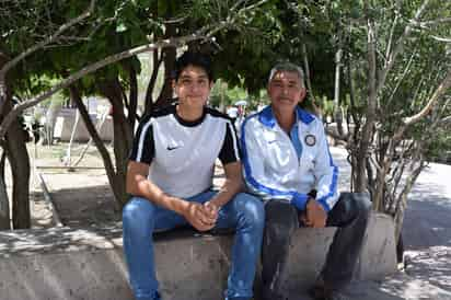 Respaldo. Javier ha tenido el respaldo de su padre, don José quien no oculta el orgullo que siente. (EL SIGLO DE TORREÓN/MARY VÁZQUEZ)