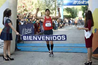 Axel Romo Sifuentes fue el ganador de la rama varonil con un tiempo de 19:55. (EL SIGLO DE TORREÓN)