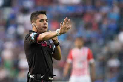 Uriel Olvera llegó al arbitraje profesional casi por casualidad. 