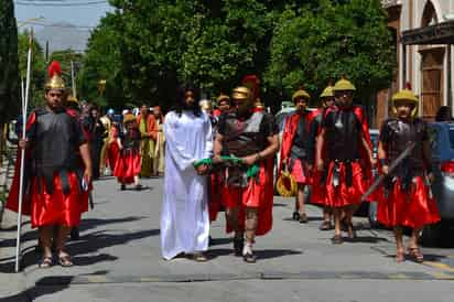 Tradición. El Vía Crucis de Nuestra Señora del Refugio es otra representación que se realiza en Lerdo desde hace años. (EL SIGLO DE TORREÓN)