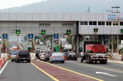 Vital. Los vacacionistas pueden consultar la cuenta de Twitter de Capufe para conocer las condiciones de las carreteras. (ARCHIVO) 