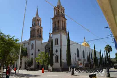 Apoyo. Está todo listo para el desarrollo del tradicional Vía Crucis de la parroquia del Sagrado Corazón de Jesús. (EL SIGLO DE TORREÓN)