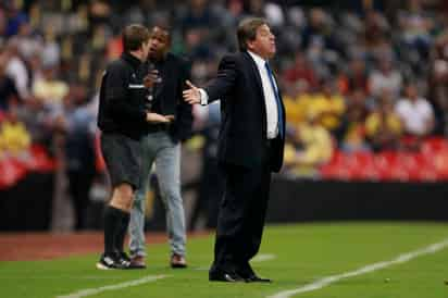 Miguel Herrera, técnico americanista, denunció que hubo disparidad de criterios por parte del árbitro César Ramos en el clásico joven. (Jam Media)