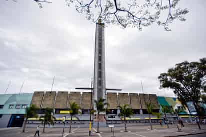 Vista de la fachada del estadio Centenario, en Montevideo. (AP)