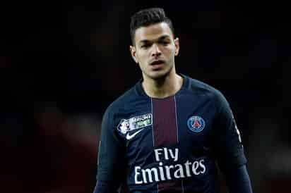 Hatem Ben Arfa, cuyo contrato con el PSG acaba a finales de temporada, está apartado del primer equipo desde abril de 2017. (ARCHIVO)