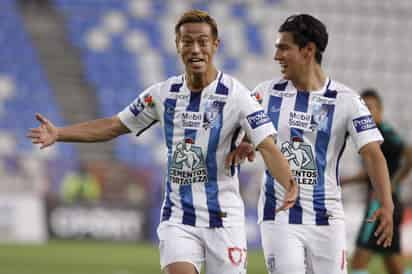 Honda llegó a Pachuca en el 2017 con grandes reflectores luego de su paso por el futbol europeo. Tras un año de estadía en México, Honda partiría al finalizar el Clausura 2018 con una marca de nueve goles en 24 partidos. (ARCHIVO)