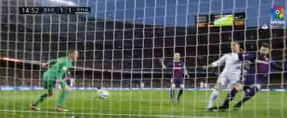 Cristiano Ronaldo se lesionó el tobillo al recibir un pisotón de Piqué en el tanto que marcó en el clásico del domingo ante Barcelona. (Especial)