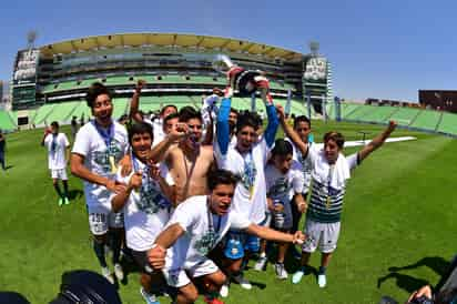 Los 'Guerreritos' sufrieron un poco durante los minutos finales del encuentro, pero terminaron festejando en grande. (Ernesto Ramírez)