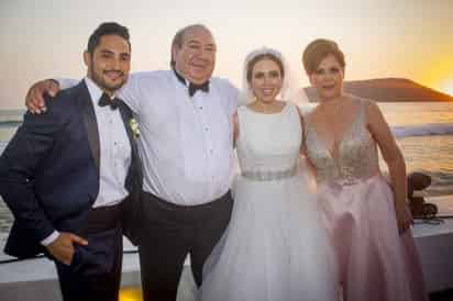 César Eduardo Romero, Arquitecto Jesús Aguilera Villarreal, Marian Aguilera Galindo y Gloria Margarita Galindo.