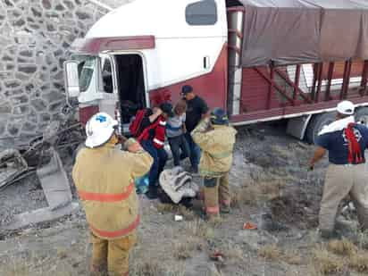 El accidente se reportó a las 18:30 horas de este lunes, en el kilómetro 181 de la carretera federal de cuota. (ESPECIAL)