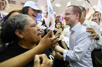 Señala. Ricardo Anaya señaló que a  López Obrador 'se rindió' en la lucha como opositor y decidió pactar con Peña. (EL UNIVERSAL)