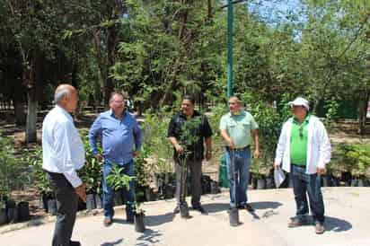 Entregan. Cumplen compromiso 'metropolitano' de entregar arbolitos en la región. (EL SIGLO DE TORREÓN) 