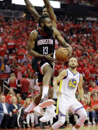Harden logró promedios de 30.4 puntos; 8.8 asistencias y 5.4 rebotes que ayudaron a los Rockets a conseguir la marca de 65-17, la mejor marca de la liga y su historia. (ARCHIVO)