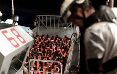 Apoyo. Pedro Sánchez, el presidente del gobierno español dio ayer instrucciones para que el barco Aquarius pueda atracar en el puerto de Valencia para evitar una catástrofe humanitaria. (EFE)