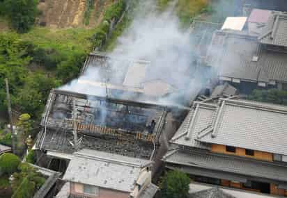 El Gobierno informó de que 'varias personas' han fallecido a consecuencia del sismo pero no especificó el número, mientras que las autoridades locales cifraron en una decena los heridos en la ciudad de Osaka. (AP)

