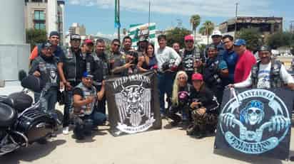 Los motoristas recorrieron lugares emblemáticos de la Comarca Lagunera, como la Plaza Mayor, donde se congregaron. (Especial)