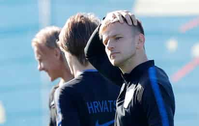 Ivan Rakitic alabó su compatriota Luka Modric y a su compañero de equipo en el Barcelona, Andrés Iniesta. (AP)