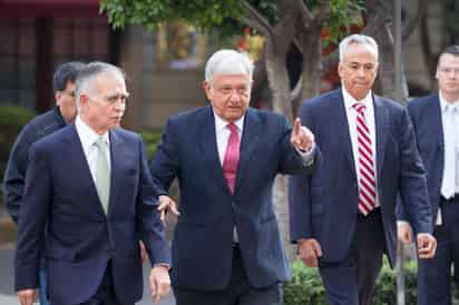 Plan. Andrés Manuel López Obrador y el  empresario Alfonso Romo, quien coordinará la transición económica. (ARCHIVO)