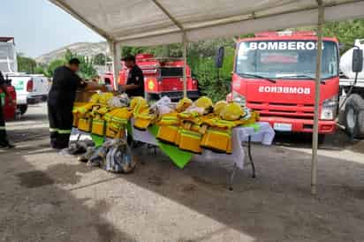 Bomberos.  El Ayuntamiento de Lerdo entregó a los bomberos parte del equipo que prometió. Habrá una segunda entrega. (EL SIGLO DE TORREÓN)