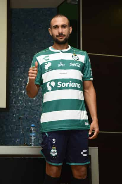 Club Santos Laguna oficializó el traspaso temporal del mediocampista Alejandro Castro Flores. (ESPECIAL)