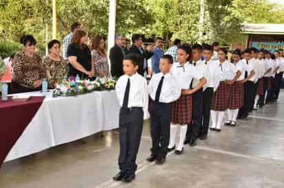 Graduación. Niños del internado Francisco Zarco celebran culminación de su primaria.