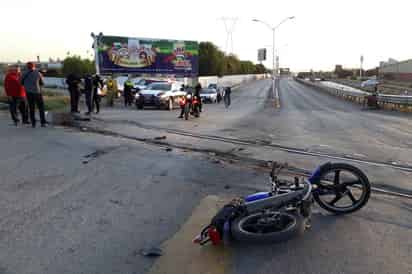 Arrollado. Motociclista termina partido por la mitad al ser arrollado por el tren en Gómez Palacio. (EL SIGLO DE TORREÓN)