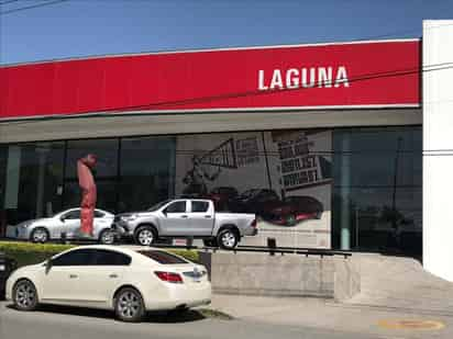 Robo. Se cometió con lujo de violencia en la agencia de autos Toyota Laguna la tarde del viernes, según reportaron las autoridades.