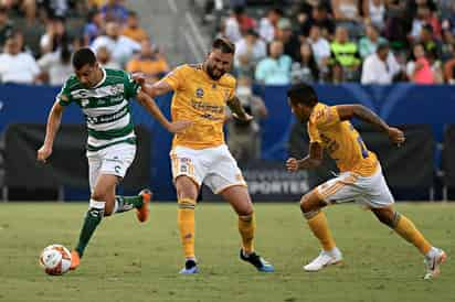 Santos Laguna resintió las ausencias y cayó ayer 4-0 ante los Tigres en el Campeón de Campeones. (Especial)