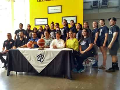 Entre las jugadoras que conforman el representativo nacional hay algunas campeonas de la ABE. (ESPECIAL)