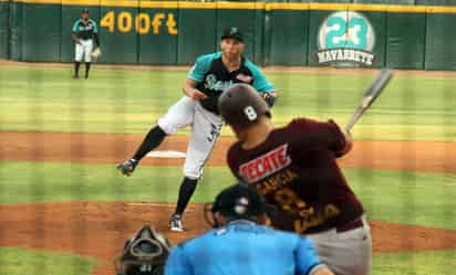 Con sólido pitcheo de Ángel Landazuri, Algodoneros del Unión Laguna vencieron 5-1 a los Saraperos de Saltillo, en el primer juego de la serie. (Cortesía)