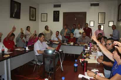 Sesión de Cabildo. Regidores discutieron y aprobaron la cuenta pública de junio durante la mañana del lunes. (EL SIGLO DE TORREÓN/ROBERTO ITURRIAGA)