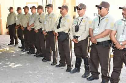 Entrega. Se realizó de manera simbólica la entrega de uniformes para todos los elementos.  (EL SIGLO DE TORREÓN)