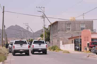 Elementos de la Policía Municipal detuvieron a ocho personas que presuntamente aceptaron haber participado en el homicidio de 11 jóvenes la semana pasada en Ciudad Juárez, Chihuahua. (ARCHIVO)