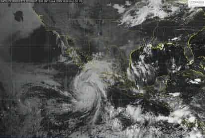 El Servicio Meteorológico Nacional (SMN) informó que el huracán John se incrementó a categoría 2 en escala de Saffir-Simpson con vientos máximos sostenidos de 165 kilómetros por hora (km/h), rachas de 205 km/h y desplazamiento al noroeste a 15 km/h. (TWITTER)