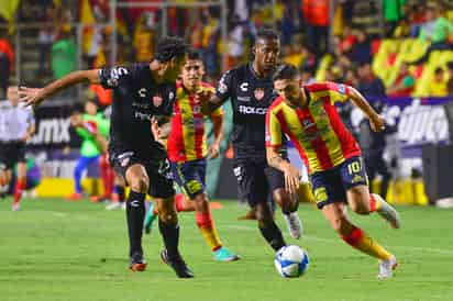 El chileno Diego Valdés fue el anotador del mejor gol de la jornada 4. (Jam Media)