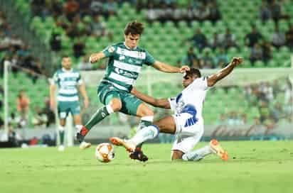 Fue durante un partido lento y con pocas aproximaciones de ambos conjuntos que Santos Laguna no consiguió los tres puntos en el torneo copero. (JESÚS GALINDO)