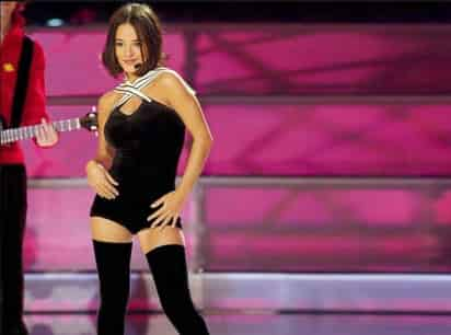 Alizée, famosa en el pasado por su manera de bailar y su aspecto de niña. (ESPECIAL)