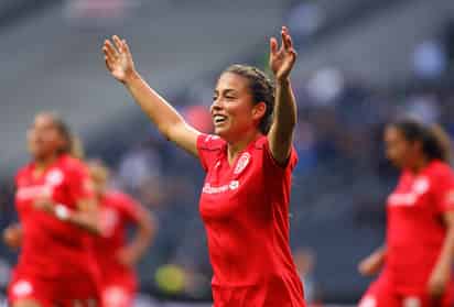 Kenia Téllez del Toluca festeja el primer gol de su equipo durante el juego de vuelta de la semifinal del Torneo Clausura 2018 de la Liga MX Femenil.