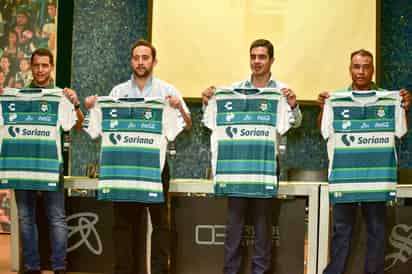 Ayer presentaron la nueva playera conmemorativa de los Guerreros.