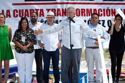 López Obrador también criticó que decisiones como la de la alcaldesa de Guaymas, Sara Valle, quien le tomó protesta a su cuñado como tesorero de la localidad. (EL UNIVERSAL)