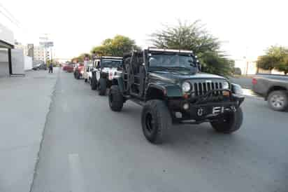 Camionetas, coches y motocicletas capaces de circular en todo terreno, fueron los protagonistas de esta fiesta sobre ruedas.