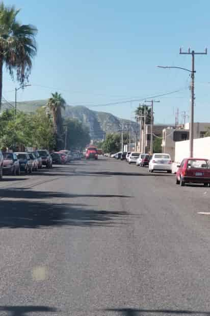 Obras. Señalan mala calidad en recarpeteo de la calle Guanaceví en el parque industrial.