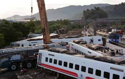 Evidencia. Las imágenes de vídeo muestran que el tren probablemente viajaba por encima del límite de velocidad de 75-80 kilómetros por hora. (AP)